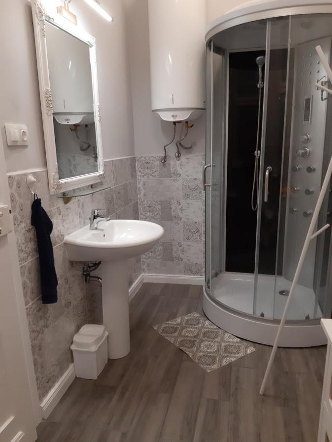 Jade Vendeghaz Apartment Papa Ngoại thất bức ảnh