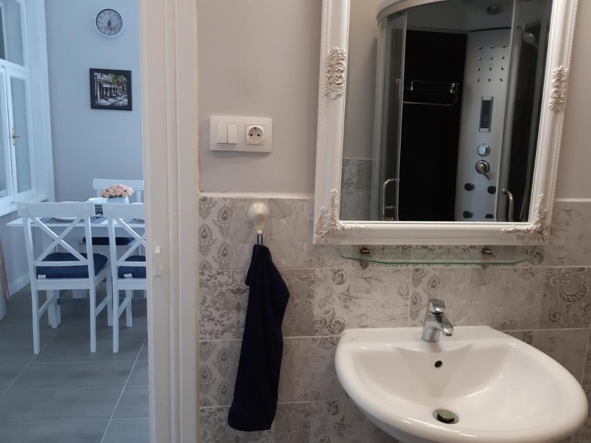 Jade Vendeghaz Apartment Papa Ngoại thất bức ảnh
