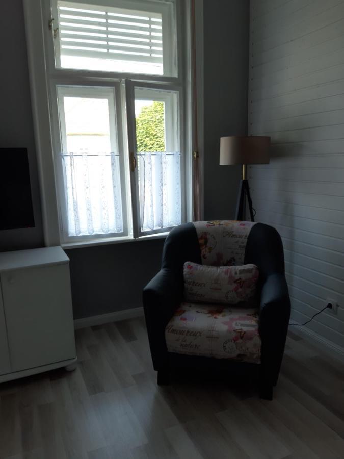 Jade Vendeghaz Apartment Papa Ngoại thất bức ảnh
