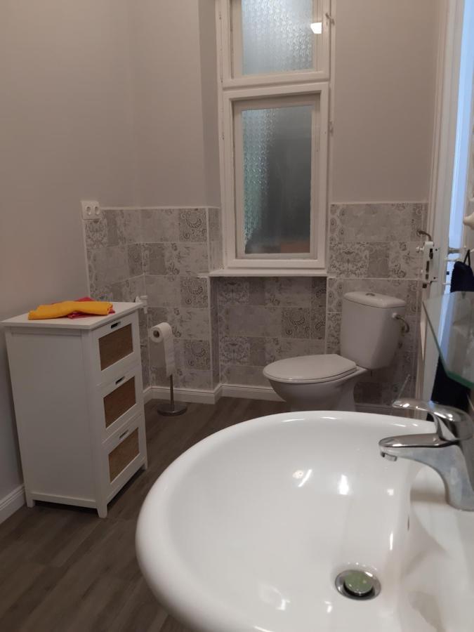 Jade Vendeghaz Apartment Papa Ngoại thất bức ảnh