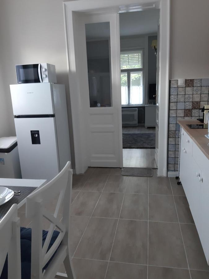 Jade Vendeghaz Apartment Papa Ngoại thất bức ảnh