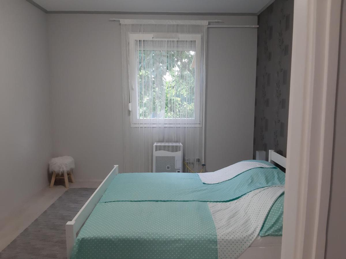 Jade Vendeghaz Apartment Papa Ngoại thất bức ảnh